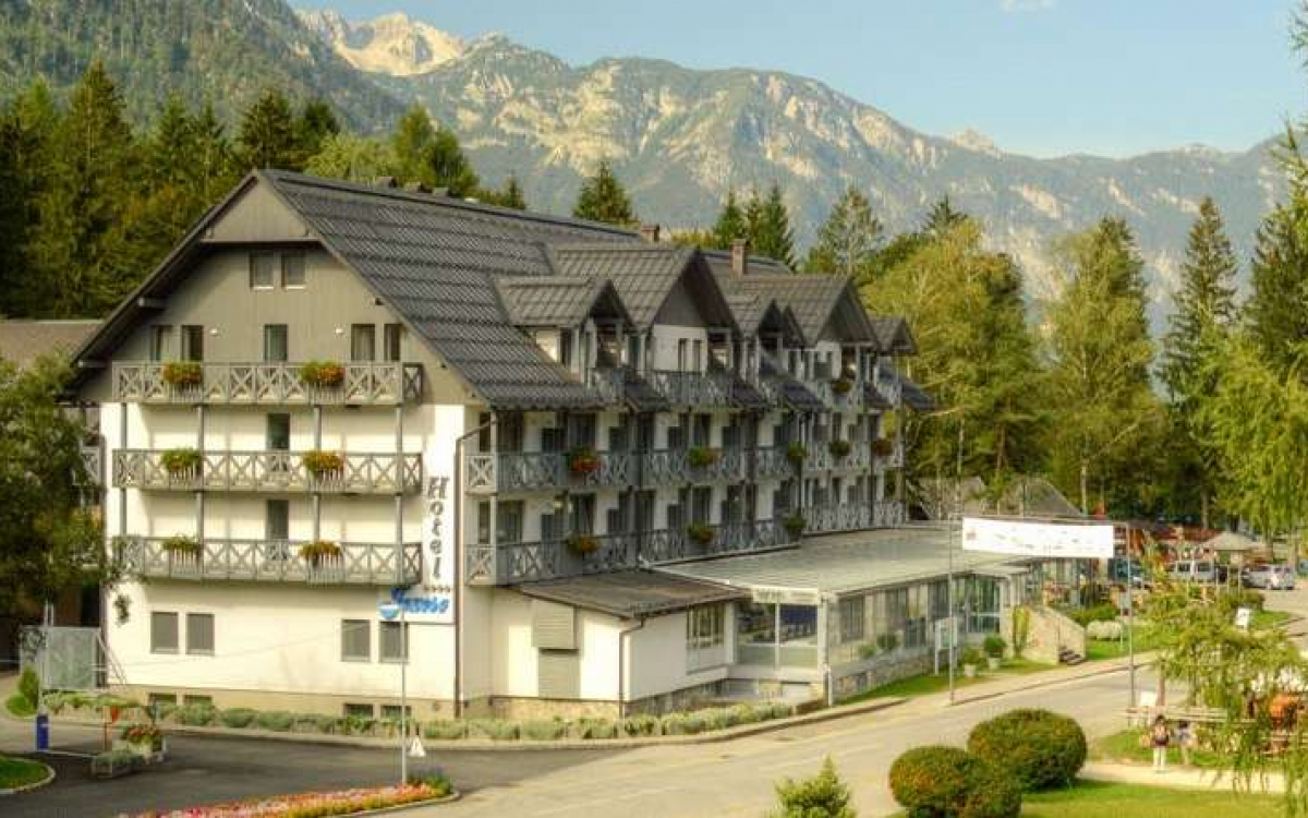 hotel jezero